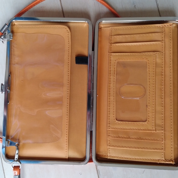 Crossbody Wallet - Picture 3 of 5